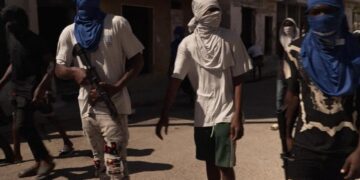 Les hommes armés synchronisent les attaques: Haïti plongée dans la violence des gangs, la vie devient un combat de tous les jours…
